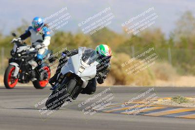 media/Nov-05-2022-SoCal Trackdays (Sat) [[f8d9b725ab]]/Turn 2 (1120am)/